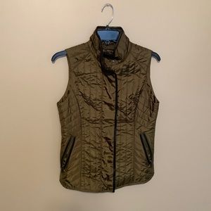 Banana republic dark olive vest with leather lining, zipper and buttons